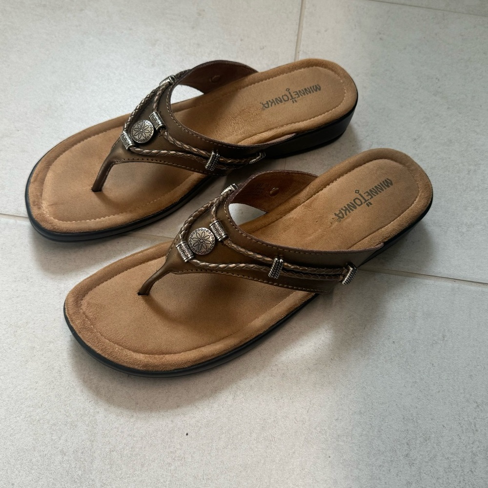 Minnetonka Bronze Silverthorne Thong Sandals